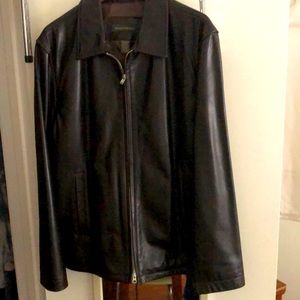 Men’s black Banana Republic leather jacket in size L